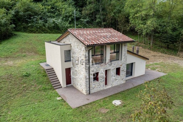 casa indipendente in vendita a Miane