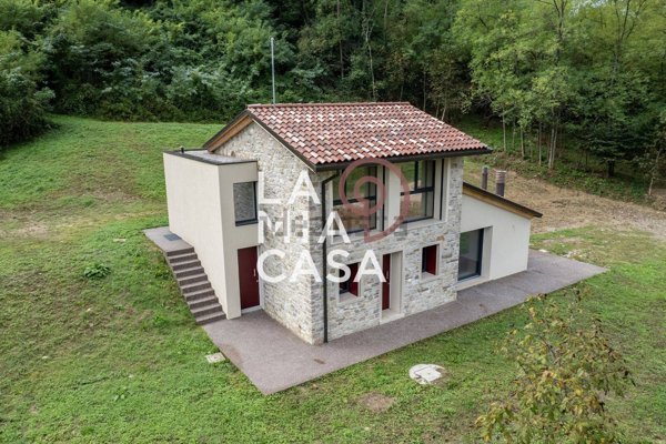 casa indipendente in vendita a Miane