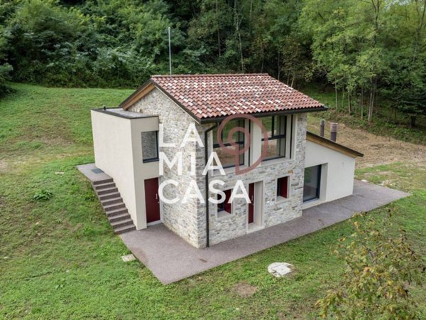 casa indipendente in vendita a Miane