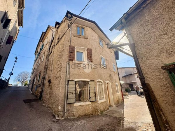 appartamento in vendita a Miane in zona Combai