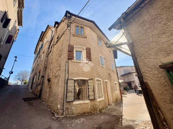appartamento in vendita a Miane in zona Combai