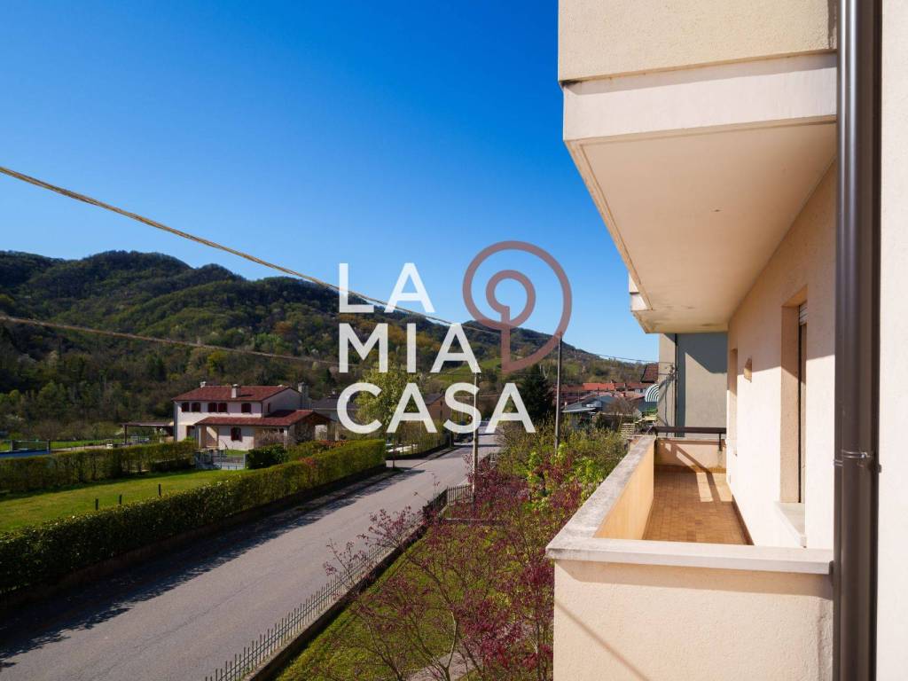 appartamento in vendita a Miane in zona Campea