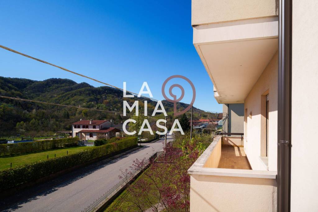 appartamento in vendita a Miane in zona Campea