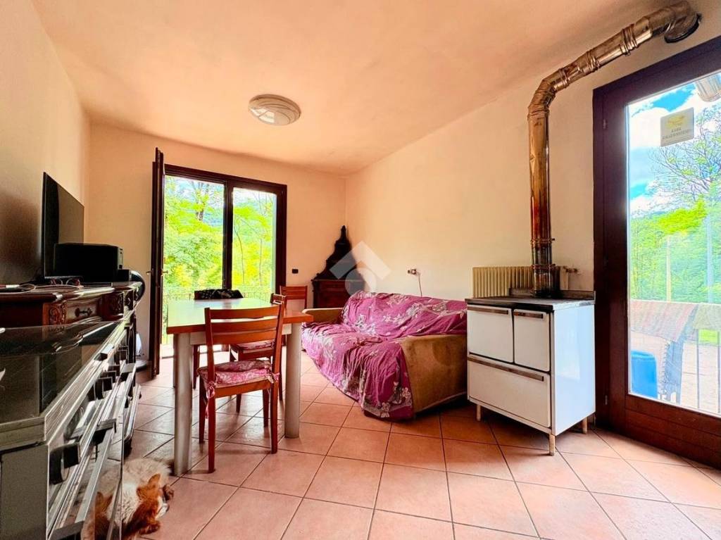 appartamento in vendita a Miane in zona Campea