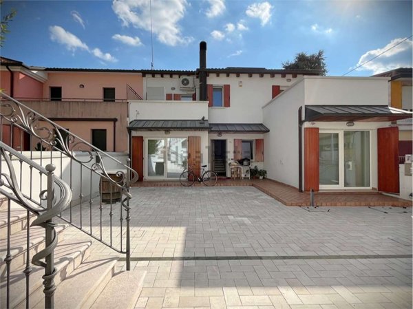 esavano in vendita a Mogliano Veneto