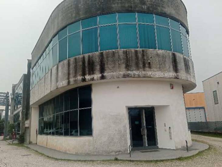 locale commerciale in vendita a Monastier di Treviso