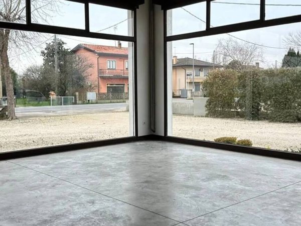 locale commerciale in vendita a Monastier di Treviso in zona Pralongo
