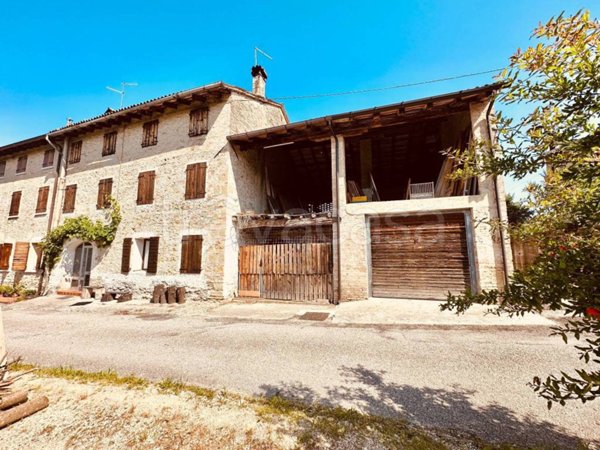 casale in vendita a Monfumo in zona Castelli