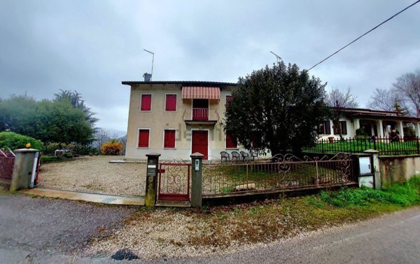 casa indipendente in vendita a Monfumo in zona Castelli