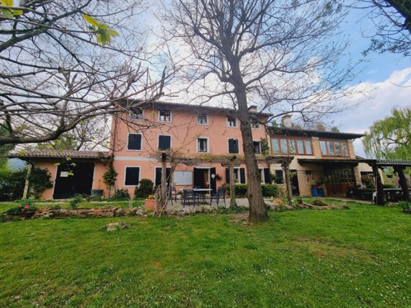 casale in vendita a Monfumo