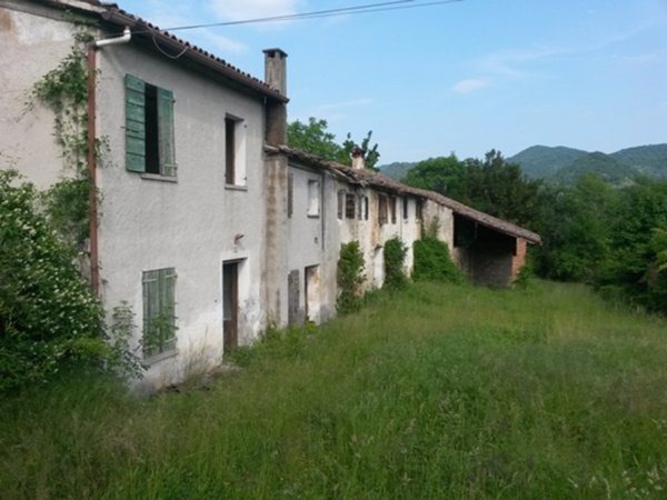 casale in vendita a Monfumo