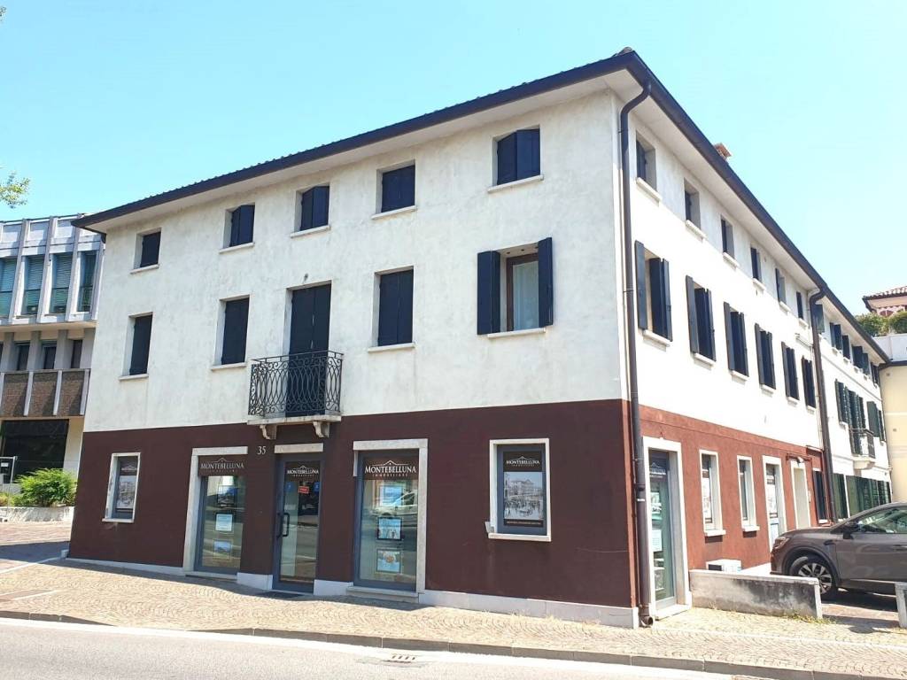 negozio in vendita a Montebelluna