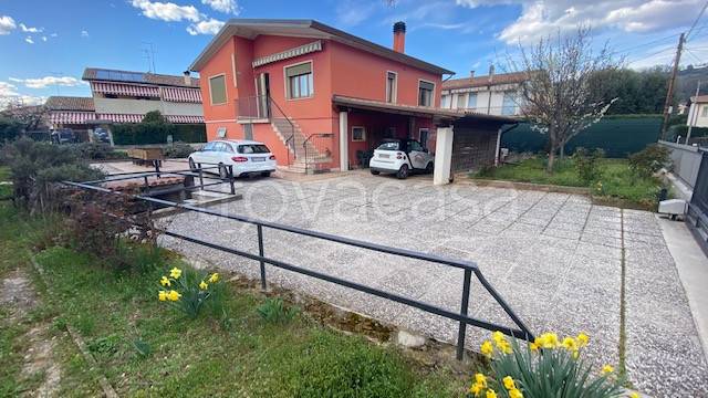 casa indipendente in vendita a Montebelluna in zona Biadene