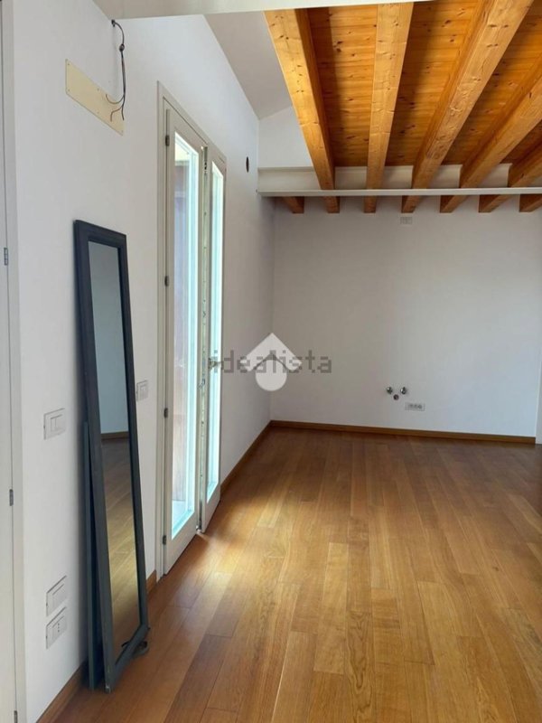 appartamento in vendita a Montebelluna in zona Mercato Vecchio