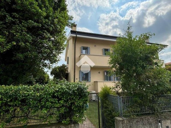 appartamento in vendita a Montebelluna in zona Mercato Vecchio