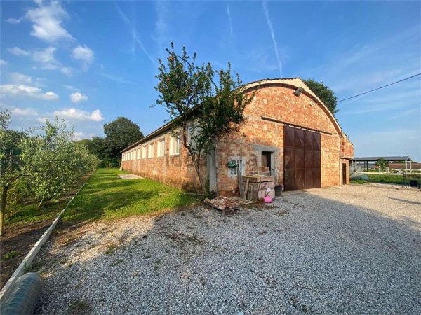 locale di sgombero in vendita a Montebelluna