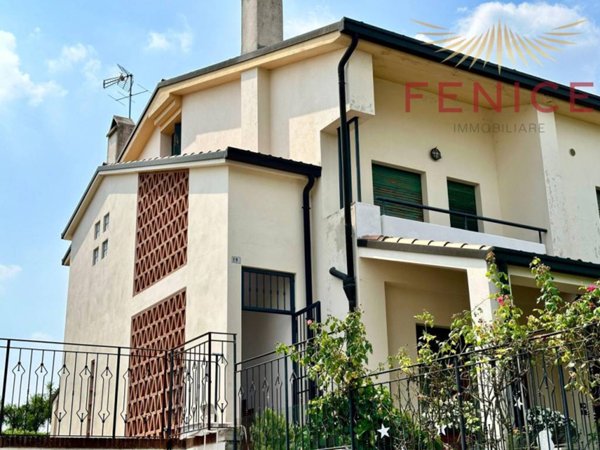 casa indipendente in vendita a Montebelluna in zona Mercato Vecchio