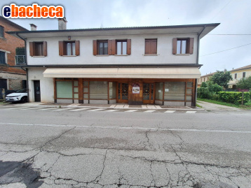 locale commerciale in vendita a Montebelluna