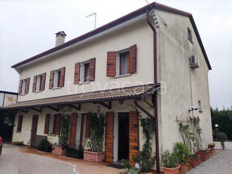 casa indipendente in vendita a Montebelluna in zona Biadene