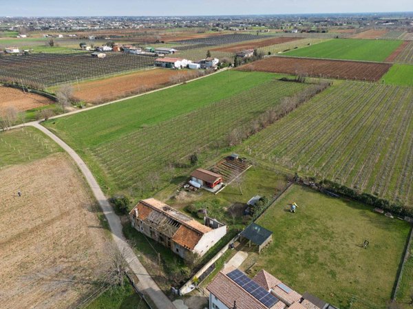 casa indipendente in vendita a Montebelluna in zona Contea