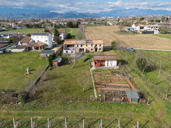 casa indipendente in vendita a Montebelluna in zona Contea