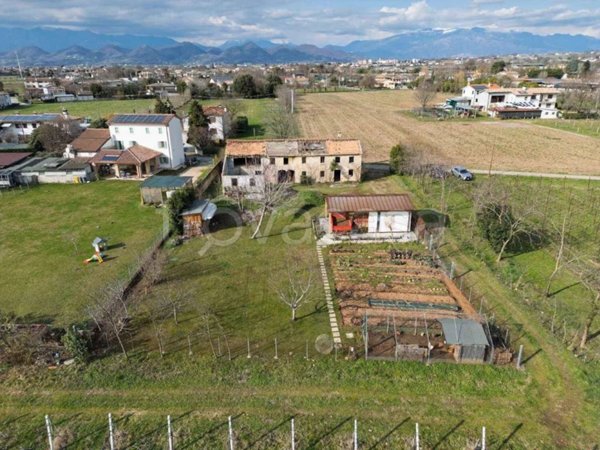 casa indipendente in vendita a Montebelluna in zona Contea