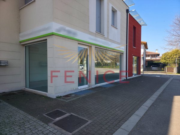 negozio in vendita a Montebelluna in zona Biadene