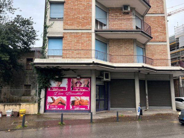negozio in vendita a Montebelluna