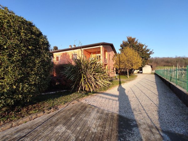 casa indipendente in vendita a Montebelluna in zona Biadene