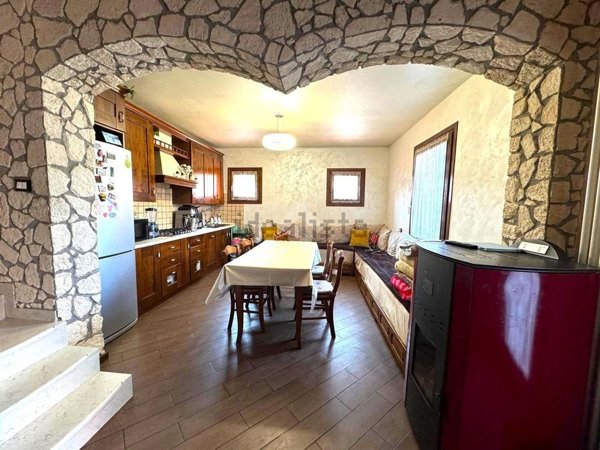 casa indipendente in vendita a Montebelluna in zona Caonada