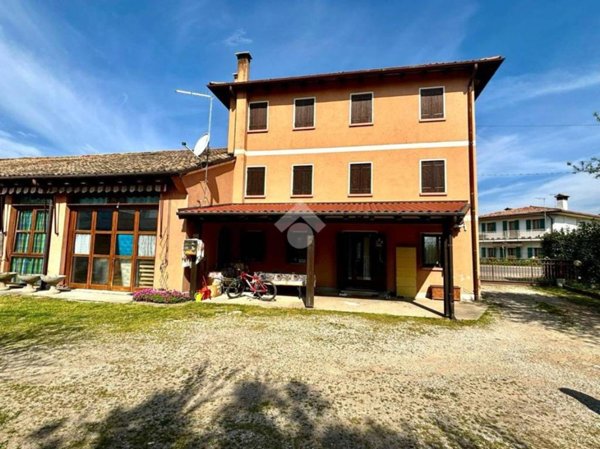 casa indipendente in vendita a Montebelluna in zona Contea