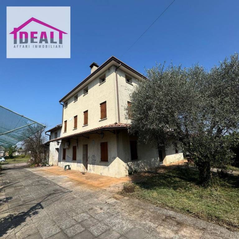 casa indipendente in vendita a Montebelluna in zona San Gaetano