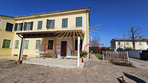 appartamento in vendita a Montebelluna in zona Contea