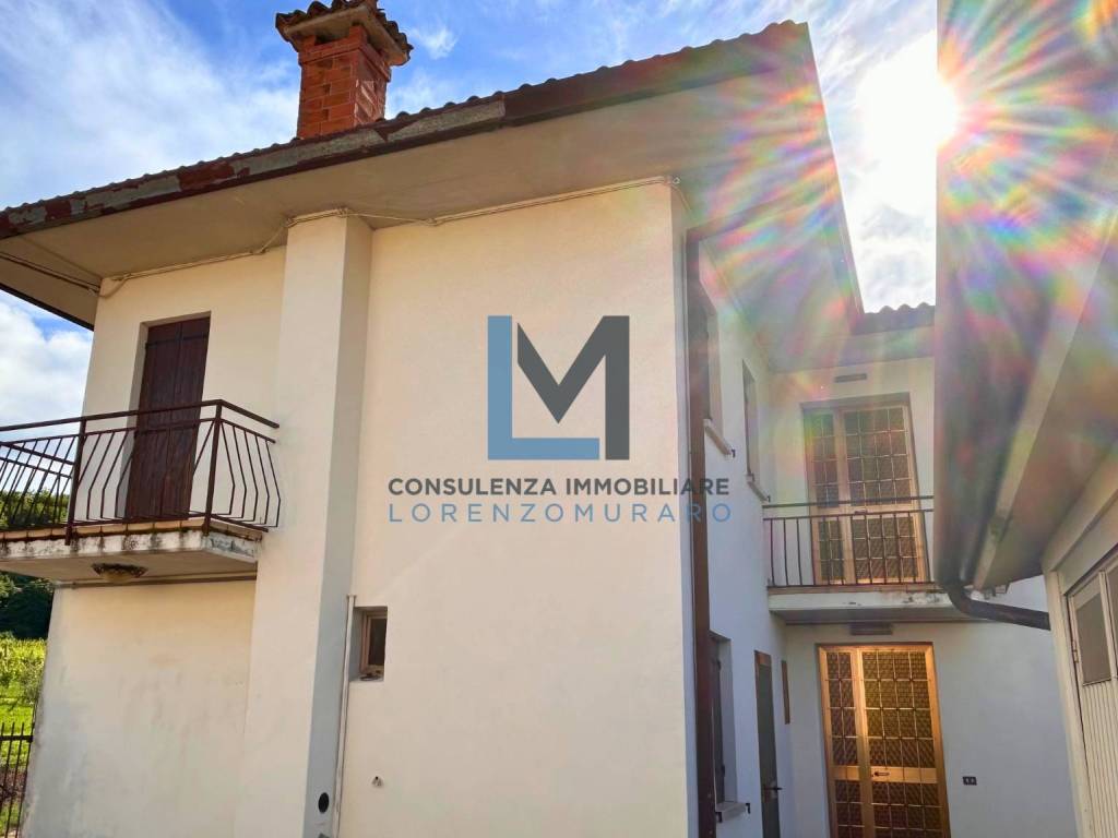 casa indipendente in vendita a Montebelluna in zona Biadene