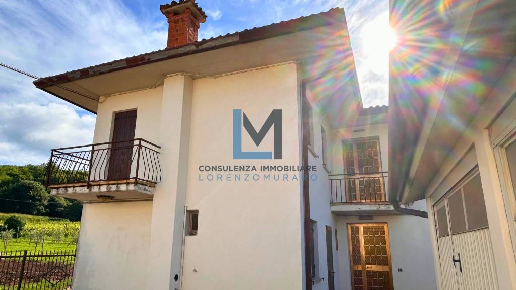 casa indipendente in vendita a Montebelluna in zona Biadene