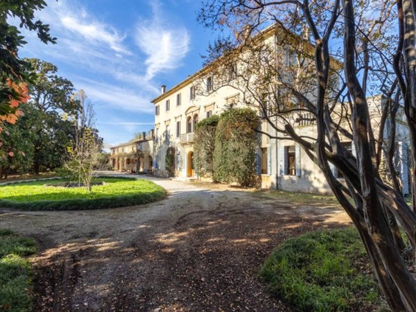 villa in vendita a Montebelluna in zona Mercato Vecchio