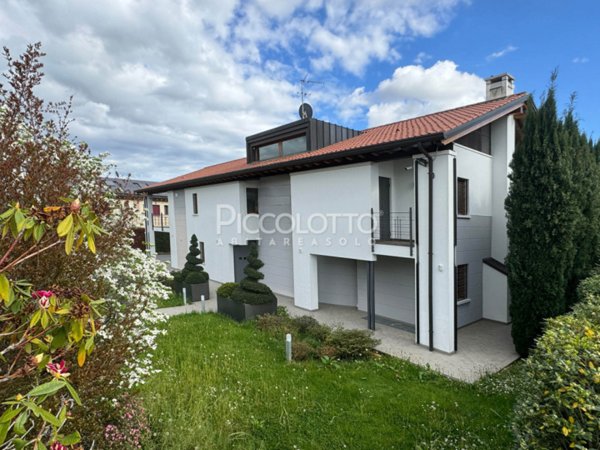 casa indipendente in vendita a Montebelluna in zona Rive