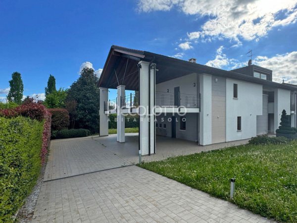 casa indipendente in vendita a Montebelluna in zona Rive