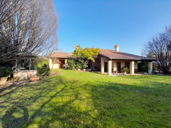 casa indipendente in vendita a Montebelluna in zona Contea