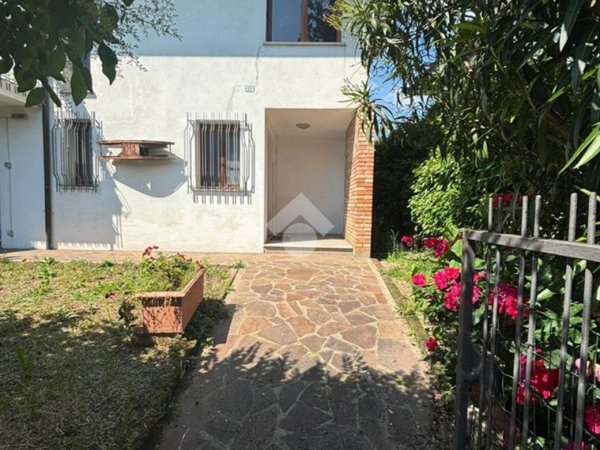 casa indipendente in vendita a Montebelluna in zona Mercato Vecchio