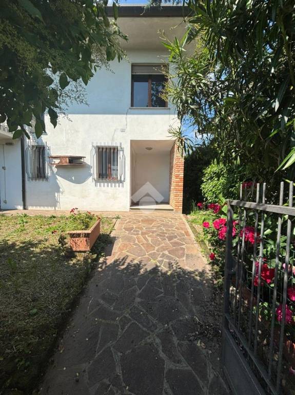 casa indipendente in vendita a Montebelluna in zona Mercato Vecchio