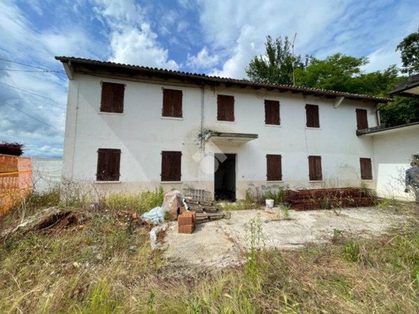 casa indipendente in vendita a Montebelluna in zona Contea