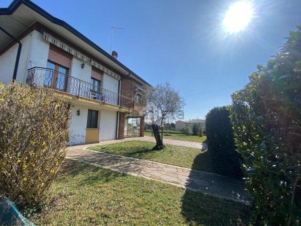 casa indipendente in vendita a Montebelluna in zona Caonada