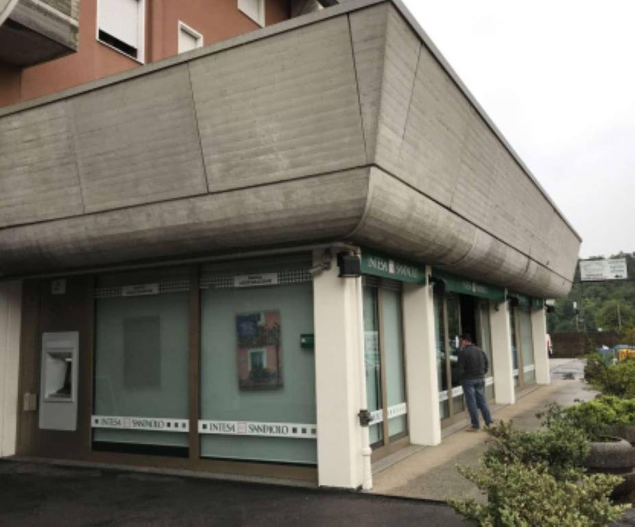 negozio in vendita a Montebelluna in zona Biadene