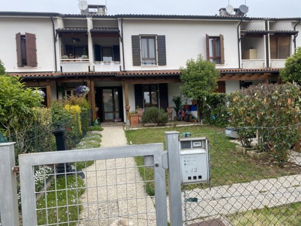 casa semindipendente in vendita a Montebelluna in zona Biadene