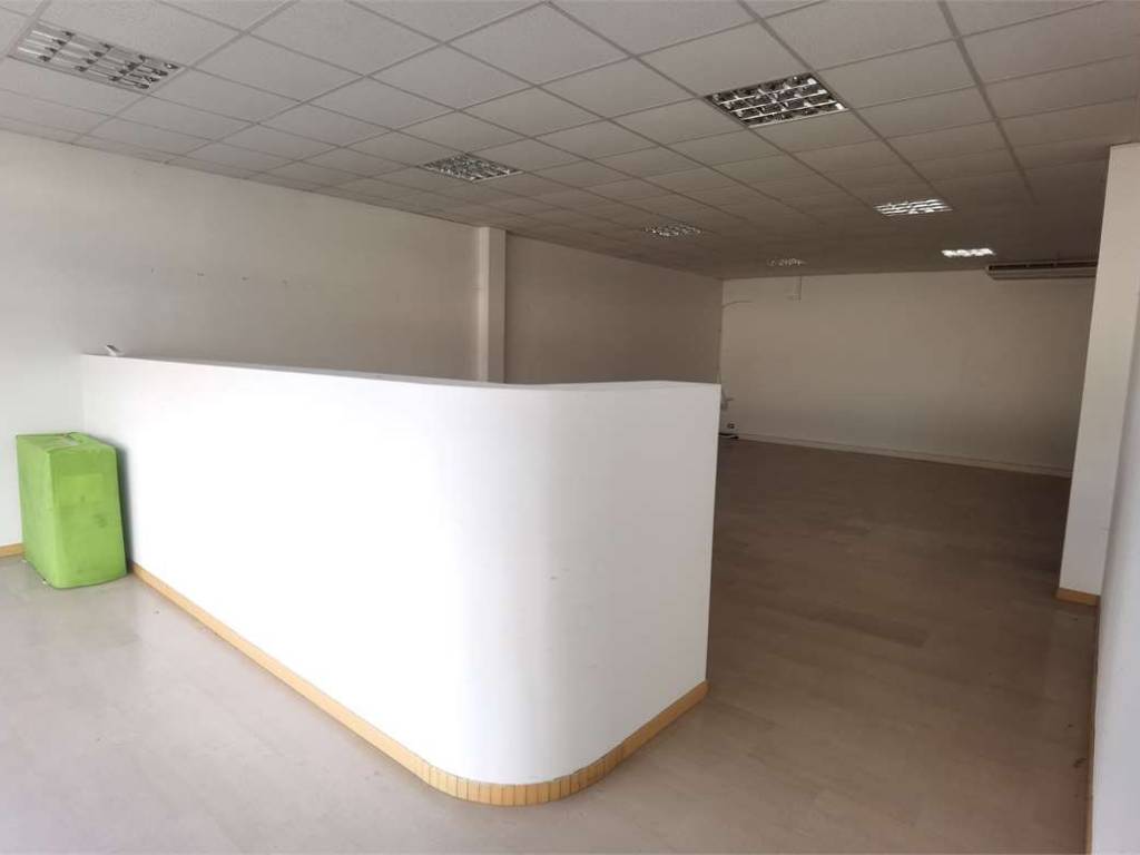 negozio in vendita a Montebelluna in zona Biadene