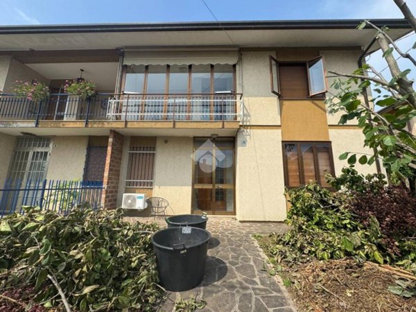 casa indipendente in vendita a Montebelluna in zona Biadene
