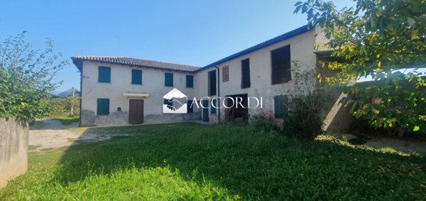 casale in vendita a Montebelluna in zona Sant'Andrea