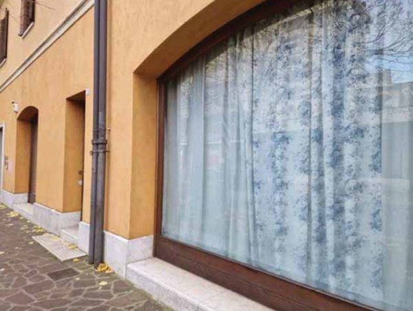 negozio in vendita a Montebelluna in zona La Pieve