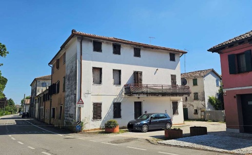 casa indipendente in vendita a Montebelluna in zona Biadene